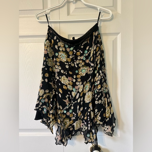 Le Chateau embroidered knee length flirty skirt - Picture 1 of 3